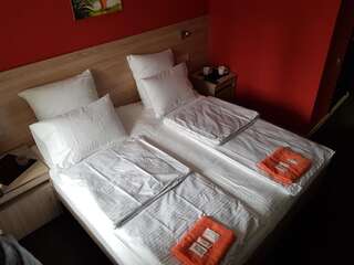 Мини-отель Аврора Иркутск Двухместный номер с 1 кроватью или с 2 отдельными кроватями  и собственной ванной комнатой-5